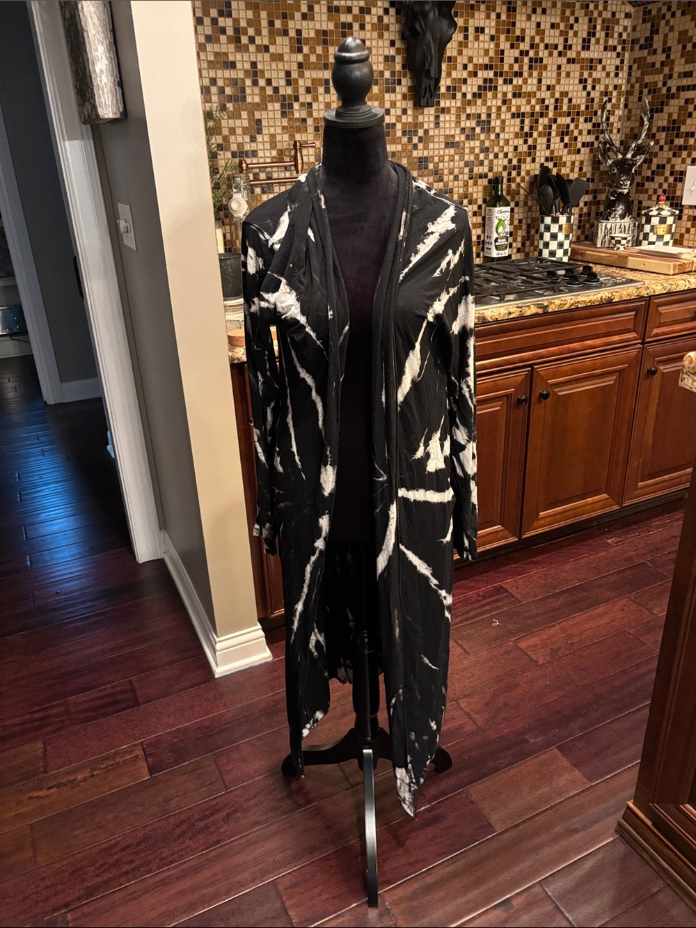 Chic Black and White Tie-Dye Cardigan